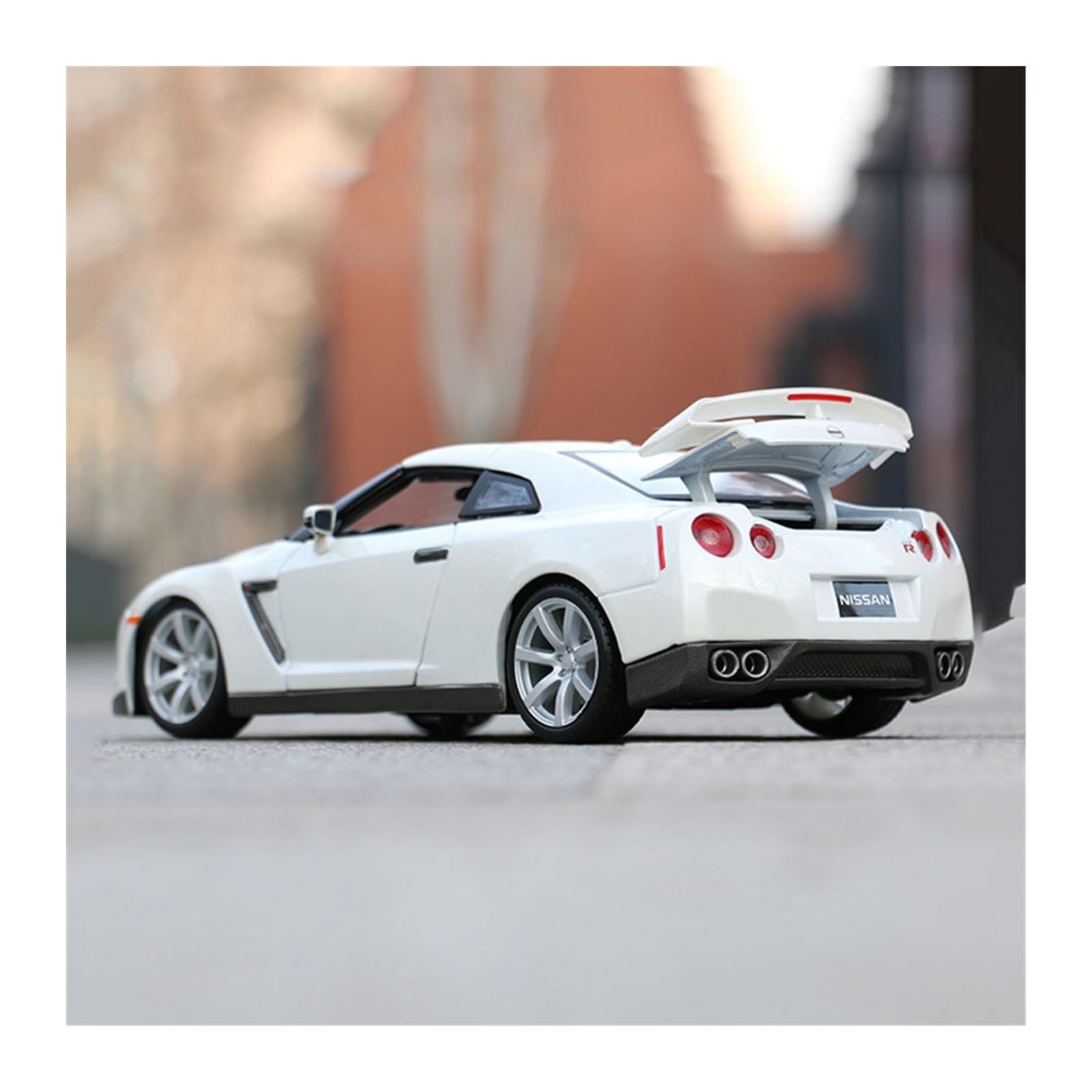 Nissan GT-R R35LB★PERFORMANCE 1/18 NISSAN GT-R R35 LB PERFORMANCE WORKS TYPE 2 2020 ORANGE SOLIDO